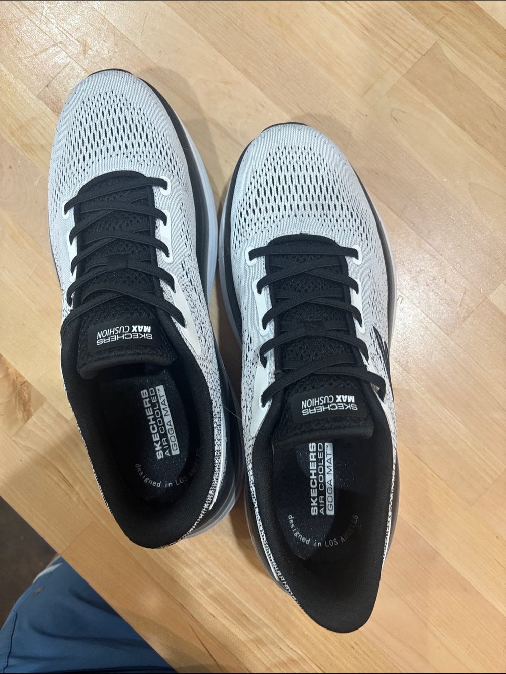 Skechers White and Black Mesh Goga Max Running Sneakers